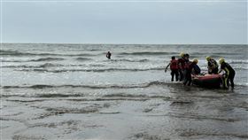 搜救人員到場搜救的情形。（圖／翻攝畫面）