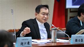 國民黨立委賴士葆聲援國民黨青年軍時說，「他們即便犯了錯，那最多就偽造文書啊，你有看過過去偽造文書這麼嚴重嗎？偽造文書判非常輕啊！」（圖／翻攝自賴士葆臉書）