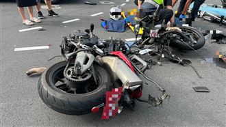 板橋「重機碰撞賓士」！驚悚噴飛瞬間曝光