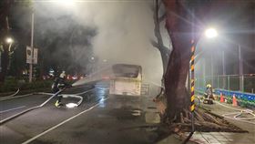 北市,公車,起火,長庚醫院。（圖／翻攝畫面）