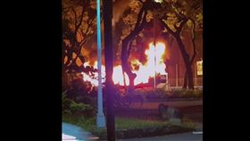 台北市公車起火燃燒。（圖／翻攝Threads@xunram）