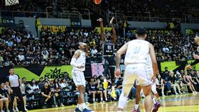 ▲新北國王曼尼高G1繳出22分、21籃板「雙二十」成績。（圖／新北國王提供） 