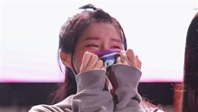 筠熹哭紅眼。（圖／樂天桃猿提供）