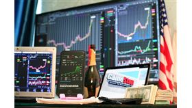 ▲高股息ETF成小資族理財熱選，配息穩定吸引長期布局，專家建議掌握時機、分析結構、聚焦潛力新星三步驟，小資族可鎖定萬元有找ETF，降低進場門檻創造收益。（示意圖／PIXABAY）