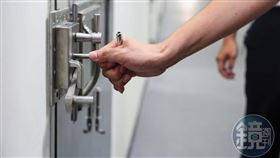 更生人透「違規房」作息十分枯燥反覆，獄中飯菜十分噁心。（示意圖，本刊資料照）