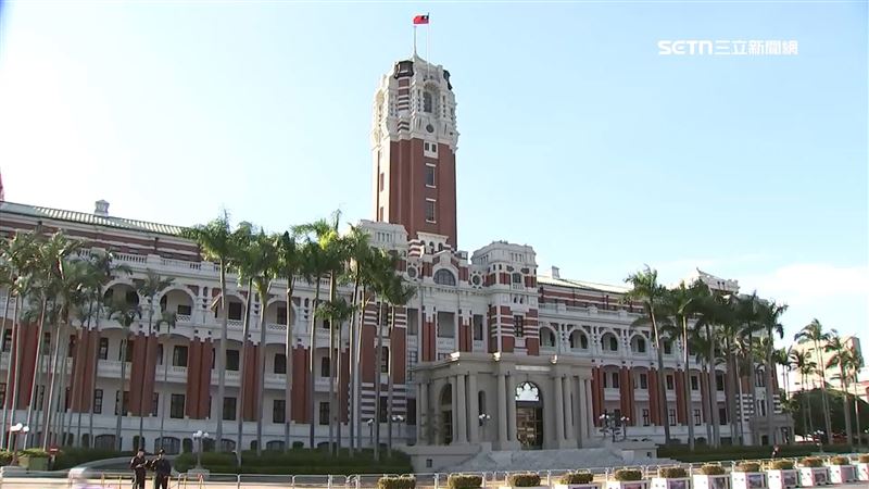 嘉義林姓婦人前往總統府要向賴清德陳情，遭憲兵當場攔下後竟咬傷對方。（圖／翻攝畫面）