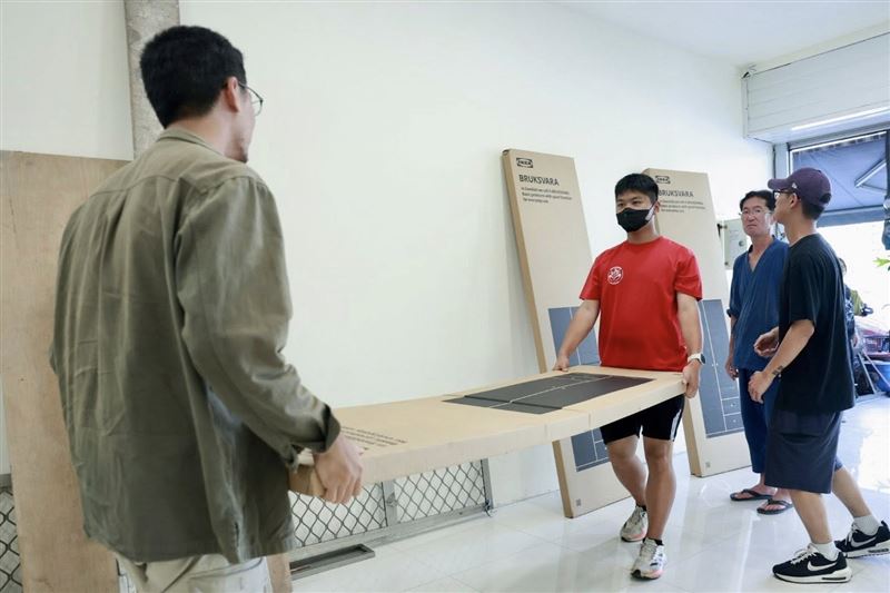 黃捷在粉專上曝光新店的裝修進度。(圖/翻攝黃捷粉專)