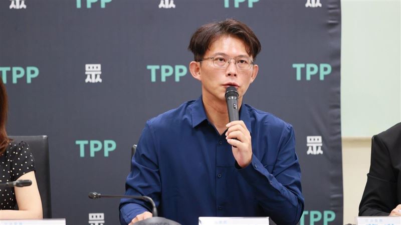 黃國昌稱,有破7成民眾支持法庭直播。(圖/民眾黨提供)