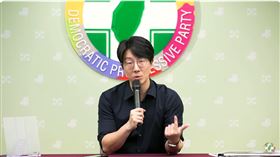 民進黨發言人吳崢。（圖／翻攝自民進黨直播)