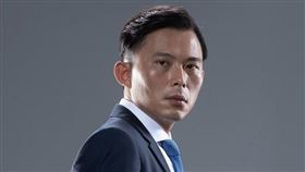 周玉蔻直呼，今（17）天上午很多人在批黃國昌的AI影片質詢，根本就是當年「腳尾飯」事件的翻版，那樁醜聞可是大詐騙耶！（圖／翻攝自黃國昌臉書）