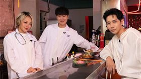 戴愛玲(左)、小賴(中)、蔡旻佑(右)暢聊愛情問題（圖／八大提供）