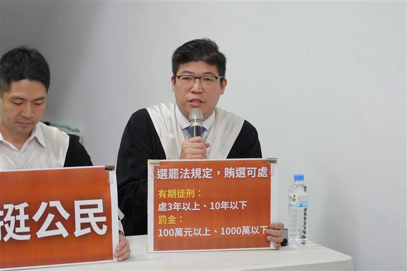 罷免國民黨立委傅崐萁「微光花蓮 拔傅行動」團體副領銜人潘文欽、律師王展星、房彥輝、陳又新、詹晉鑒、陳君瑋今（17）日召開「抓鬼誓師律師團」宣誓記者會。(圖/微光花蓮提供)