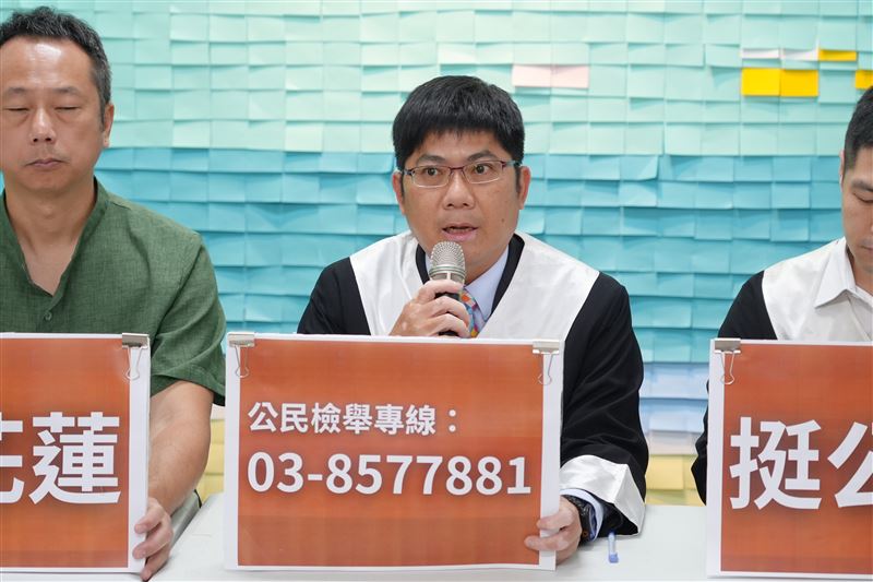 罷免國民黨立委傅崐萁「微光花蓮 拔傅行動」團體副領銜人潘文欽、律師王展星、房彥輝、陳又新、詹晉鑒、陳君瑋今（17）日召開「抓鬼誓師律師團」宣誓記者會。(圖/微光花蓮提供)