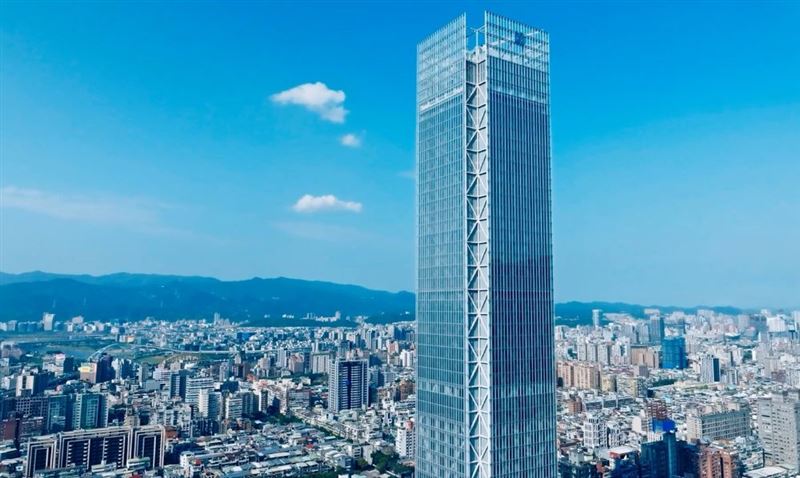 因應數位化和人工智慧蓬勃發展,富邦人壽積極推動數位轉型,讓AI智能創新應用貼近生活,提高保險服務可及性