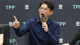 民眾黨團記者會  黃國昌致詞民眾黨立法院黨團17日上午舉行「啟動憲改 廢除監院拒絕酬庸 不要再拖」記者會，黨團總召黃國昌（圖）致詞。中央社記者翁睿坤攝  114年6月17日