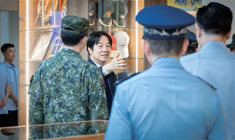 賴清德總統今(17)日上午前往台中勗勉「陸軍砲兵第58指揮部」。(圖/總統府提供)