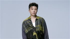 小宇家盟索尼音樂，並發行首支單曲〈學舌鳥〉（圖／索尼音樂提供）