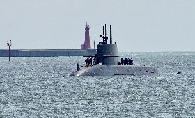 海鯤號潛艦進行首次海上測試（3）