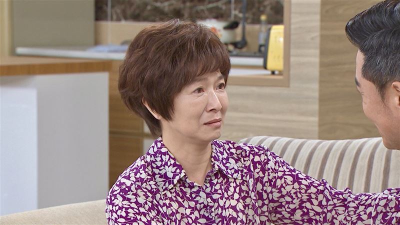 謝瓊煖跟藍葦華飆客語,吸引演員爭相學習。(圖/民視提供)