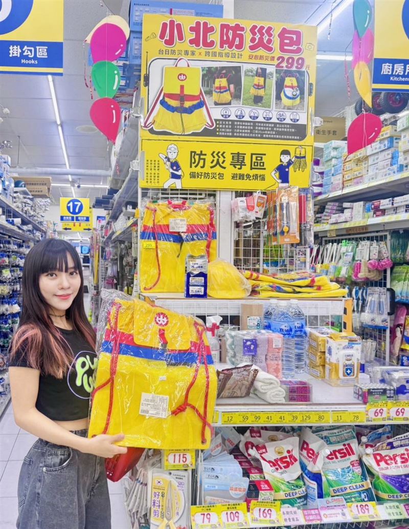 黃捷推薦小北百貨的防災包售價299元，卻被質疑防災包是對岸製作。（圖／翻攝自 黃捷 臉書）