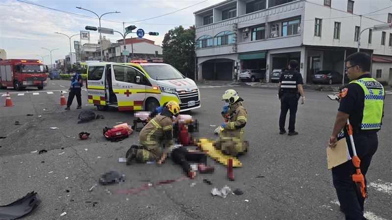 新／嚴重車禍！母女雙載被撞噴…命危送醫