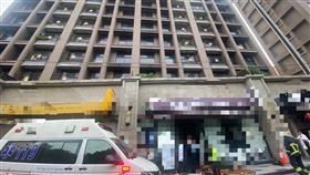 蘆洲區一間托嬰中心今（18）日發生冒煙情事。（圖／翻攝畫面）