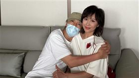 ▲劉嘉玲在社群平台曬出與星爺的合照。（圖／翻攝自微博）