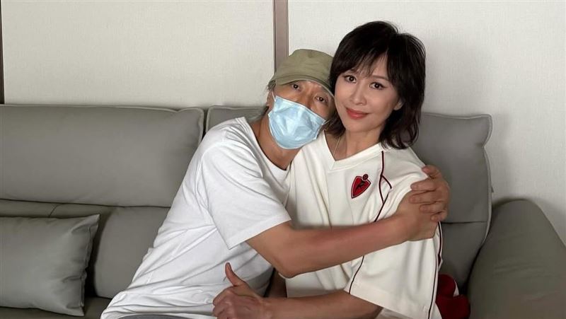 劉嘉玲曬與周星馳親密照　網猜新作藏玄機