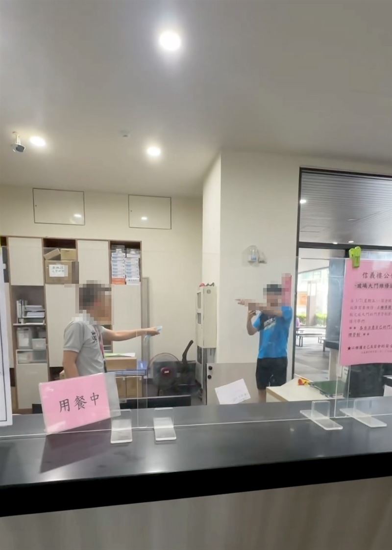 男大生找舍監理論後，先出手打人、踹人。（圖／翻攝自「桃園都」臉書）