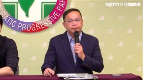 ▲立委王義川、發言人吳崢，召開「日防夜防家賊難防 藍白為何還在擋國安？」記者會。（圖／翻攝畫面）