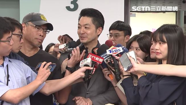 蔣萬安表示,中央一直說財劃法排擠預算,但又申請釋憲,這不是前後矛盾、邏輯錯亂?「話都你在講,刀都你在砍。」