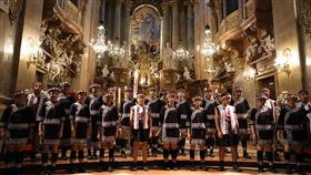 ▲《台灣原聲童聲合唱團》在維也納300年教堂唱「臺北的天空」，護佑臺灣歌聲轟動歐洲。（圖／《台灣原聲童聲合唱團》提供） 