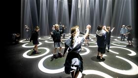 爸媽爭相瘋搶！歌劇院暑期親子劇場《光之星球》熱情加演（業配勿用）