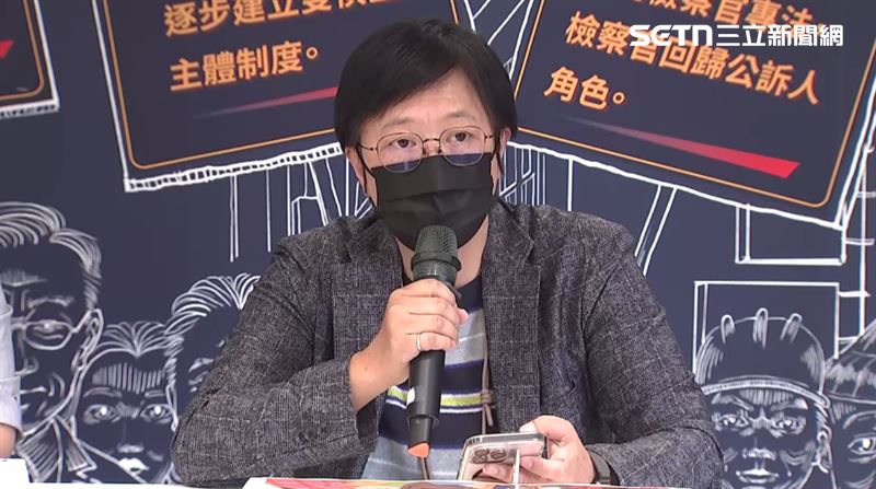 楊華美指出,災民批評縣府,花蓮縣府就發新聞稿批評災民是政治操弄、刻意引導言論、無助地震重建,這就是「警告災民不能說話」,幾位願意出席記者會的災民因此不敢出面
