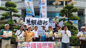 ▲台灣國直衝國民黨中央黨部前掛「中國國民黨造假總部」布條（圖／台灣國提供） 