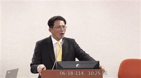 ▲黃國昌質詢鄭銘謙。（圖／翻攝自國會頻道）