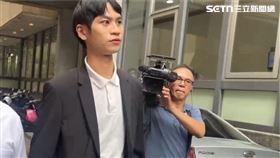 Andy今（18）日再度前往新北檢開偵查庭，面對媒體追問僅表示謝謝關心。（圖／記者黃翎瑄攝）