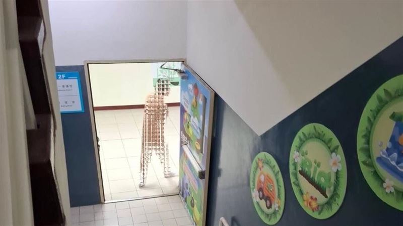 竹市環保局員工全裸闖辦公區　嚇壞女職員