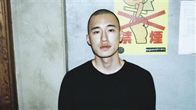 歌手someshiit 山姆今正式發行單曲〈那些勸我別抽菸的人都死了〉（圖／someshiit 山姆提供）