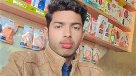 16日印度男再更換照片，引發熱議。（圖／翻攝自丹丹漢堡-橋頭店臉書）