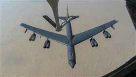 以色列與伊朗的戰爭持續，美軍的B-52H轟炸機（圖）似乎已在海外備戰。（圖／美聯社／達志影像）

