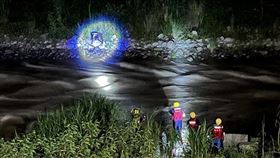 受困溪中4小時！老父等不到兒回家急找人