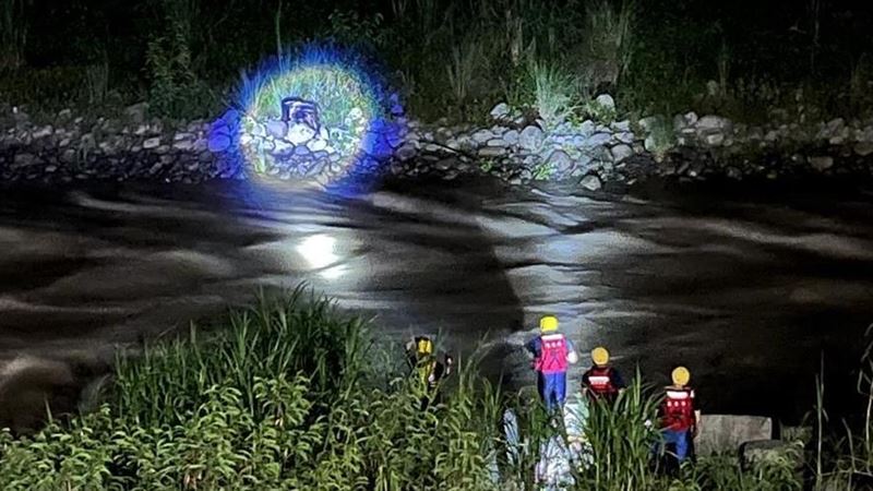 受困溪中4小時！老父等不到兒回家急找人