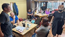 ▲大同分局掃蕩後火車站的大型麻將賭場。（圖／翻攝畫面）