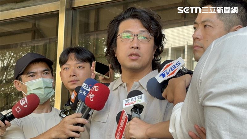 黑熊學院販售的防災包進日引發熱議,沈伯洋強調絕非中國淘寶貨,遭謠言攻擊,凸顯中國在害怕。(圖/記者楊佩琪攝)