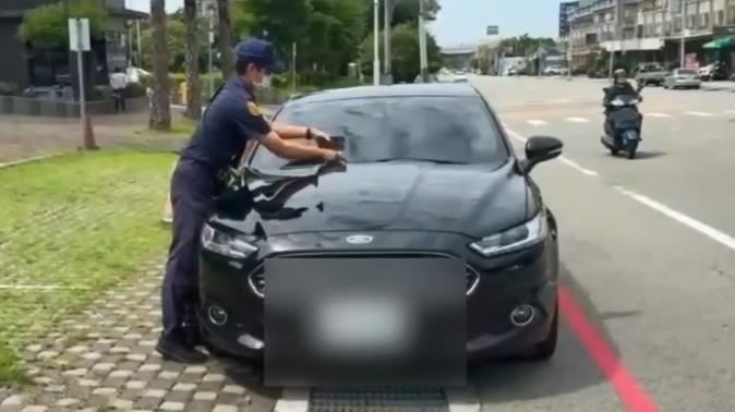 台中市警局自今年6月起,全面推行「違規停車逕行舉發電子化」,防堵改單可能。(圖/台中市警局提供)