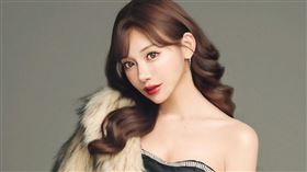 日本前AV天后明日花綺羅近年活躍於國際抖。（圖／翻攝自asukakiraran IG）