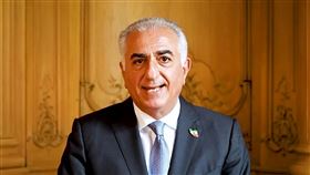 流亡美國的伊朗王朝末代王儲芮沙‧巴勒維（Reza Pahlavi），透過X平台呼籲伊朗民眾一起推翻當前政權。（圖／翻攝自X平台@PahlaviReza）