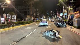 板橋騎士撞上違停Uber，目前仍在救治中。（圖／翻攝畫面）