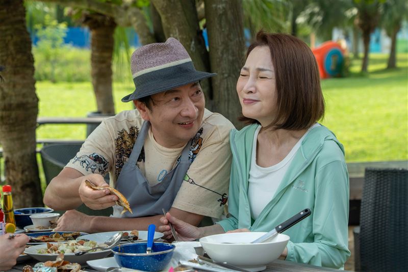 九孔（左）特製「鎖喉醬」暗算張瓊姿，害她失聲送醫（圖／東森提供）
